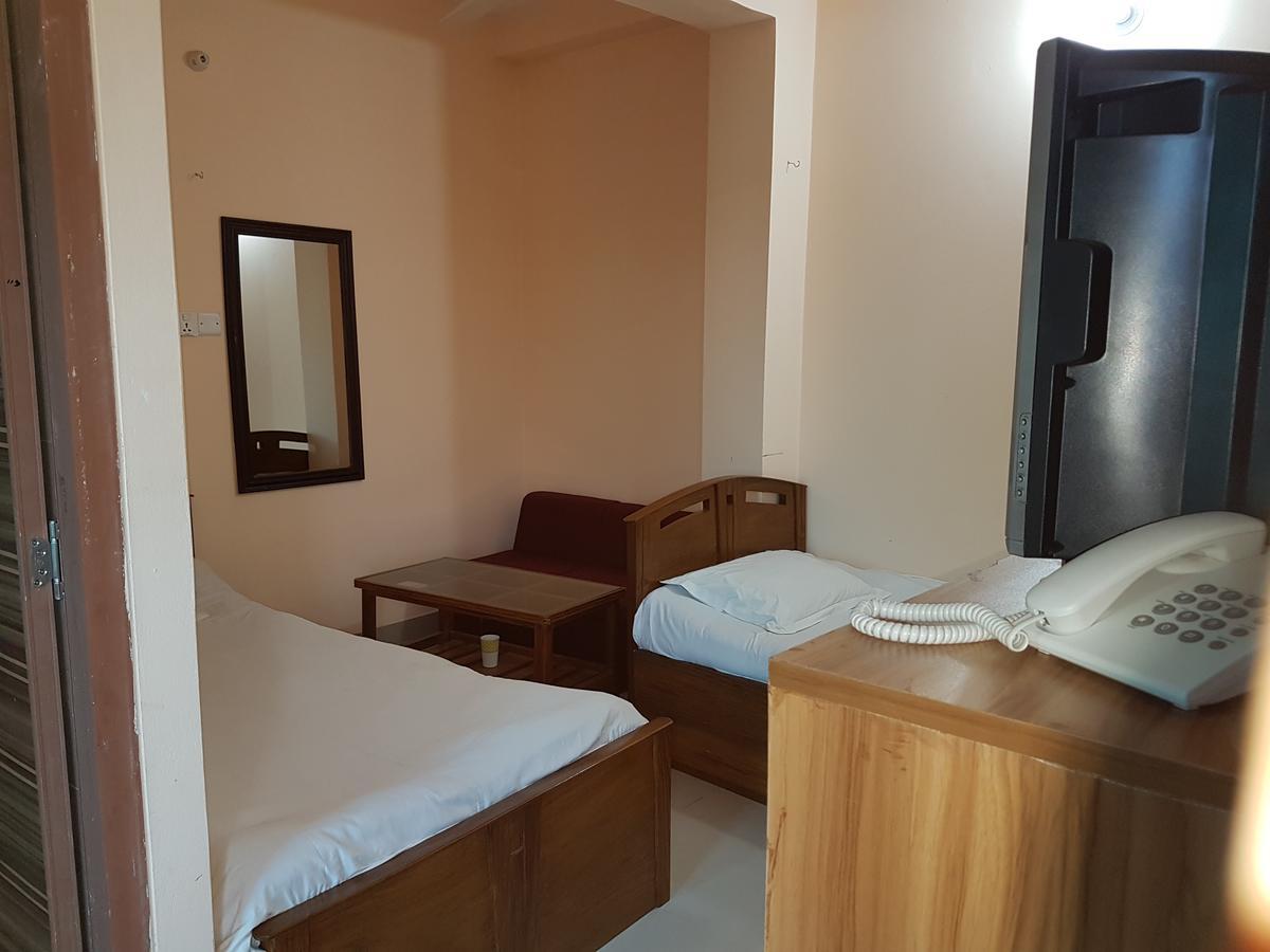 Hotel Diamond Park Dakhin Kattali Esterno foto